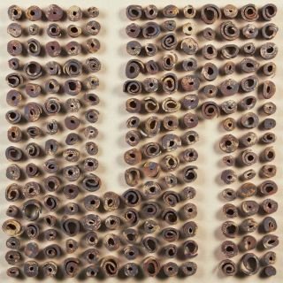 Claire Lippmann - Cerámica de Alta Temperatura, pastillaje, óxidos, sobre algodón.