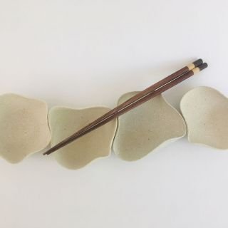 Claire Lippmann - Cerámica de alta temperatura, torno, vidriado.