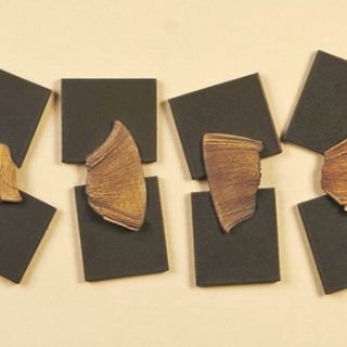 Claire Lippmann - Cerámica de Alta Temperatura, torno, pastillaje, óxidos, esmalte vidriado, sobre algodón.