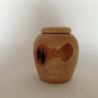 Claire Lippmann - Fresno, calado en madera, barniz.