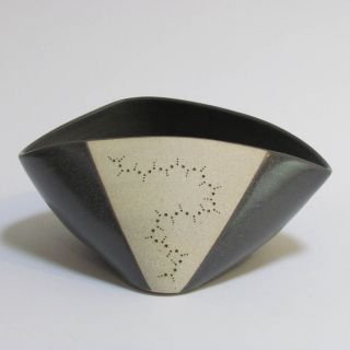 Claire Lippmann - Cerámica de Alta Temperatura, torno, placas, esmalte vidriado.