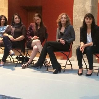 Claire Lippmann - Recibiendo Certificado Día Mundial del Arte, Ciudad de México.