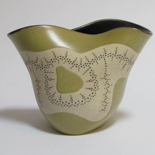 Claire Lippmann - Cerámica de Alta Temperatura, torno, placas, esmalte vidriado.