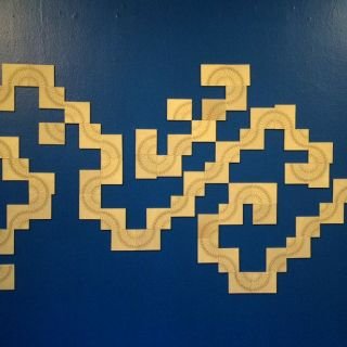 Claire Lippmann - Cerámica de Alta Temperatura, placas, puntos, esmalte vidriado.