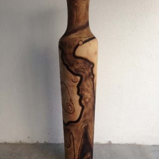 Claire Lippmann - Jacaranda, pirograbado, madera quemada, barniz.